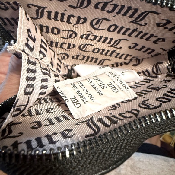 Juicy Couture NWT Cream Shoulder Tote & Black Heart Wristlet & Hair Clips (P192) - Picture 14 of 14